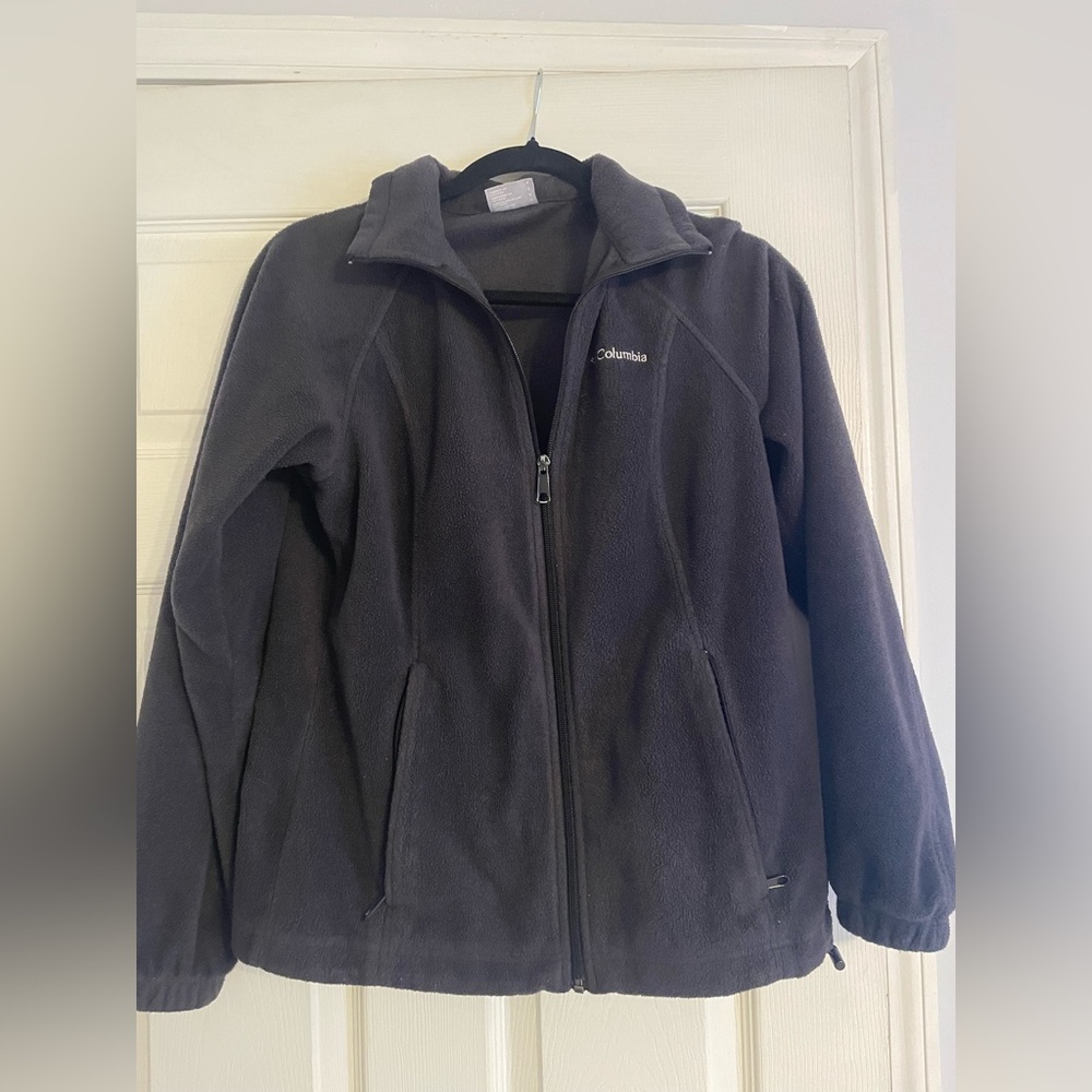 Woman’s black Columbia Fleece zip up